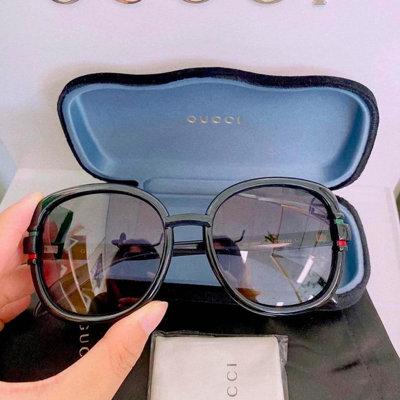 NWT GUCCI GG1068SA - 001 SUNGLASSES - Picture 1 of 13